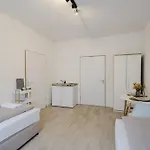 Primestay Appartementhaus - Fuer Lang Und Kurzzeitaufenthalte 홈스테이
