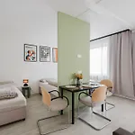 Primestay Appartementhaus - Fuer Lang Und Kurzzeitaufenthalte 홈스테이 *